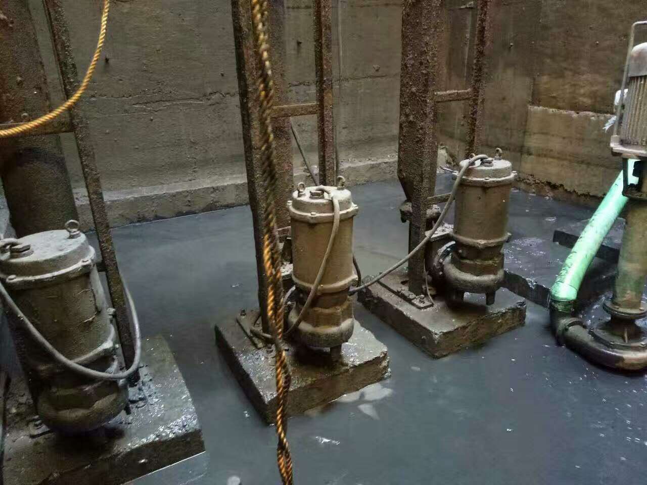 马尔康污水池清理